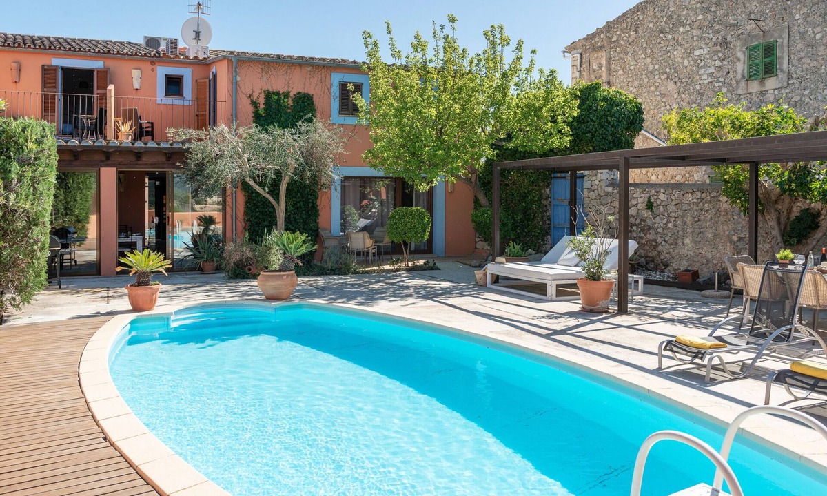 Moscari Ski Chalet | Sunset Villa Can Calco - villa with pool, 5 bedrooms each with air-conditioning and bathroom en-suite