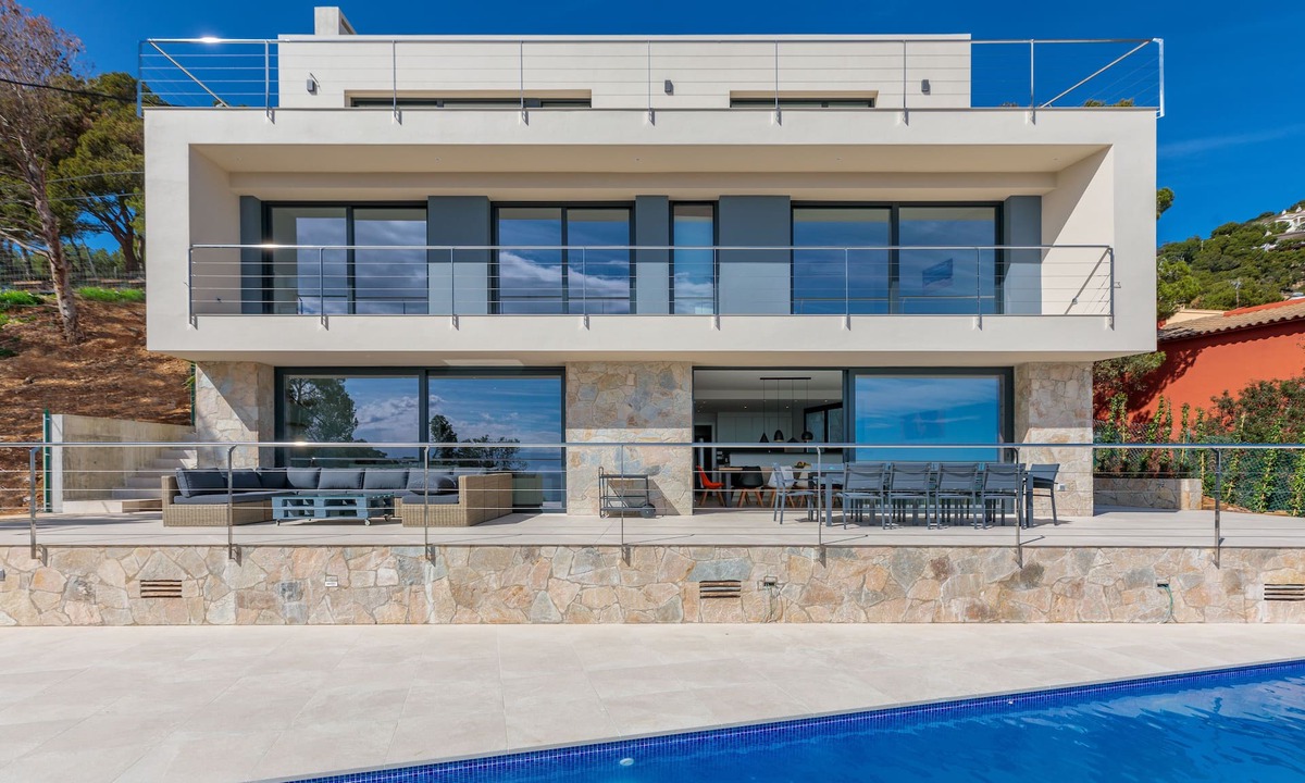 Tamariu Villa | Super-contemporary 5-bedroom architect-designed villa with exceptional sea view