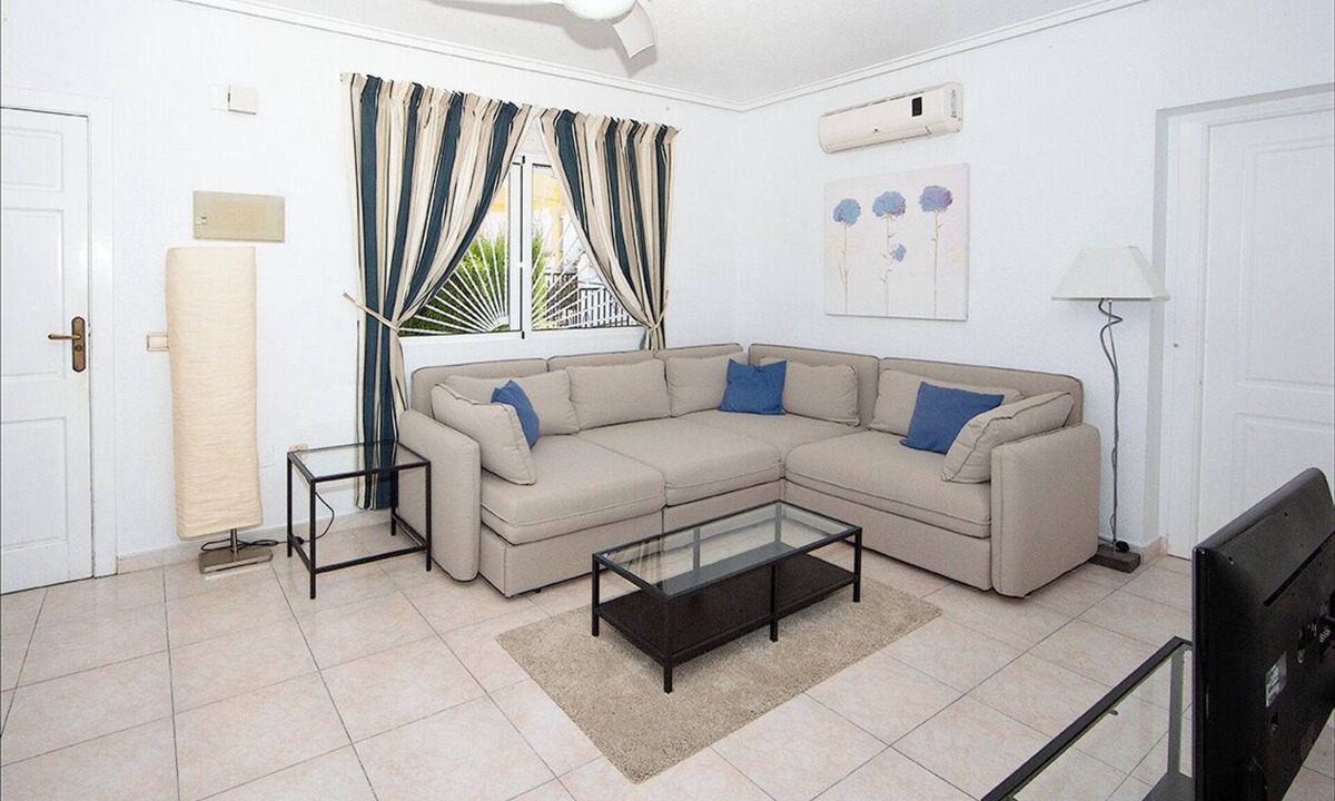 Rojales Villa | Superb Location with Great Outside Space