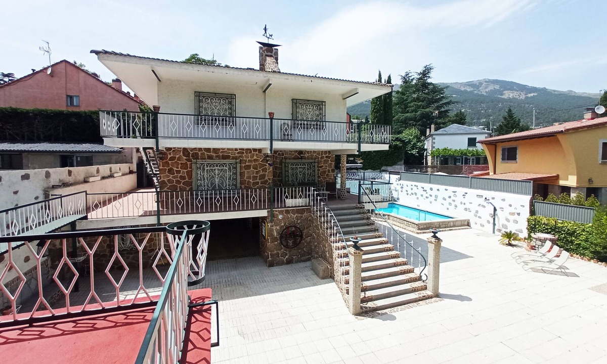 San Lorenzo de El Escorial Ski Chalet | Suyoluce, Chalet con Piscina Privada El Escorial