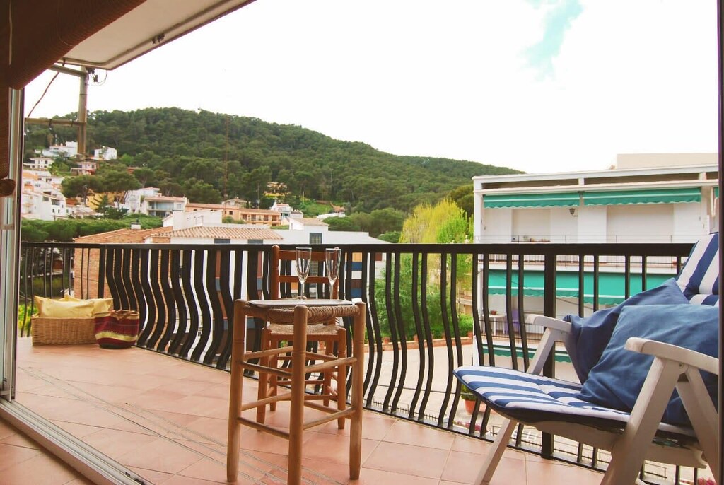 Tamariu Apartment | Tamariu Pescadors - Free Wi-Fi and a spacious and sunny balcony!