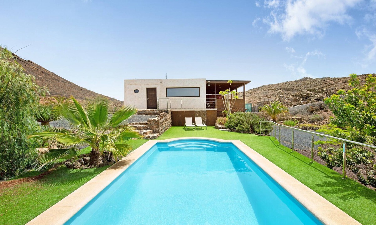 Villaverde Villa | Tayu Eco Villa – Mountain Views, Garden & Pool in Villaverde