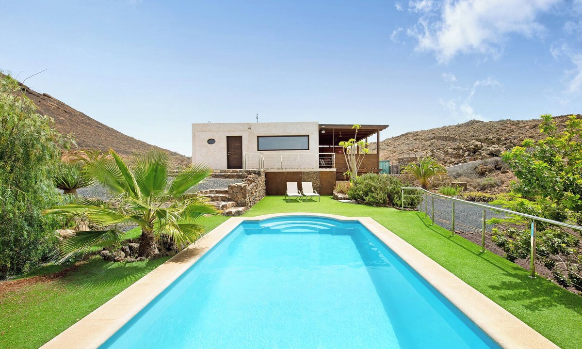 Villaverde Villa | Tayu Eco Villa – Mountain Views, Garden & Pool in Villaverde