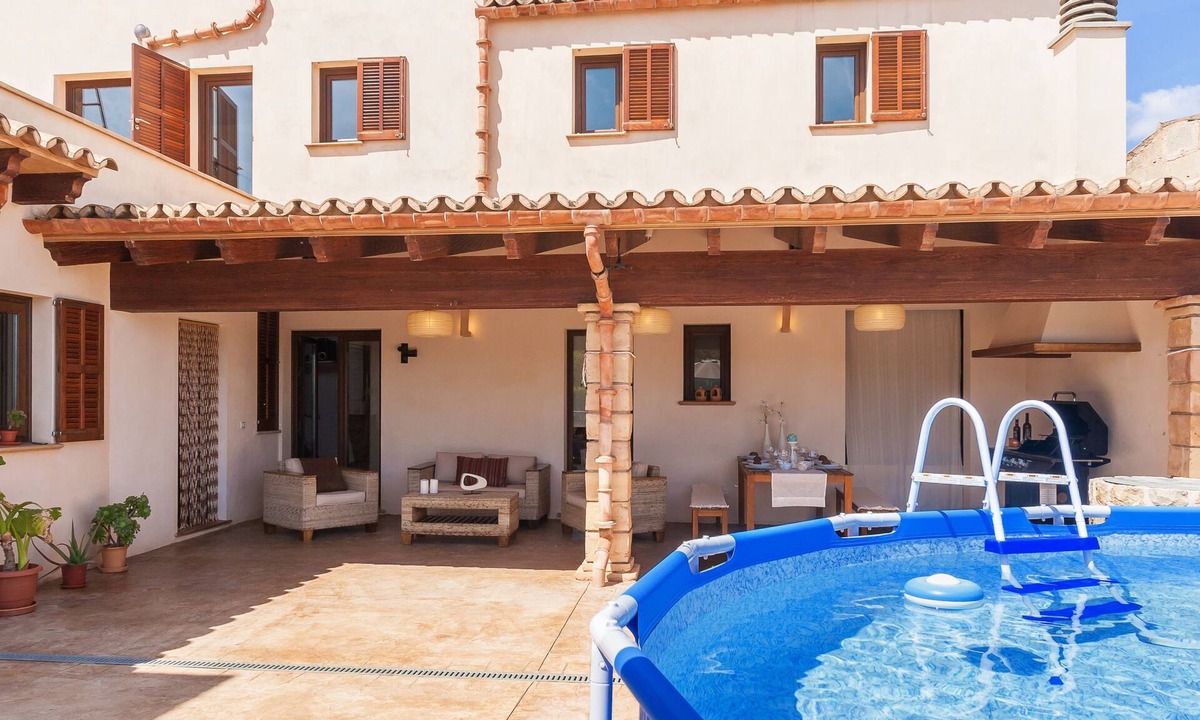 Maria de la Salut House | The best price with "Charming in the interior"