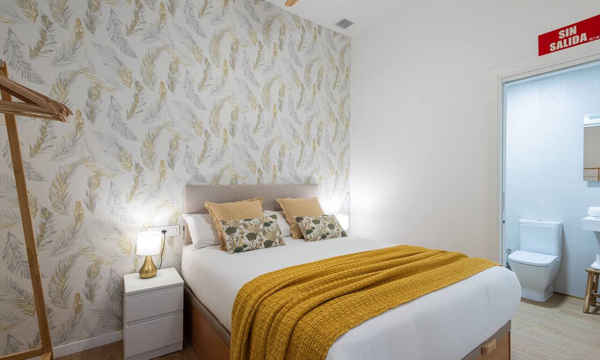 Aiora Apartment | The Maritim Metro Station Suite 03 by Florit Flats