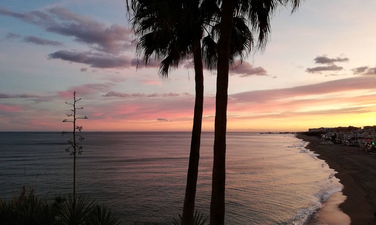 Carihuela Apartment | THE MOST AWESOME VIEWS! SWIMMING POOL+GARAGE+DIRECT ELEVATOR TO BEACH&PROMENADE