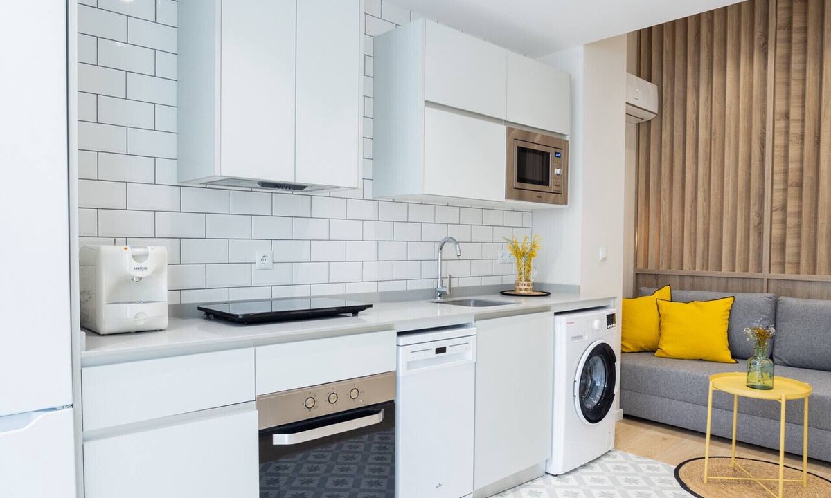 Valencia Province Apartment | The Sea Rooms VI | AC & WIFI | 15 min Beach