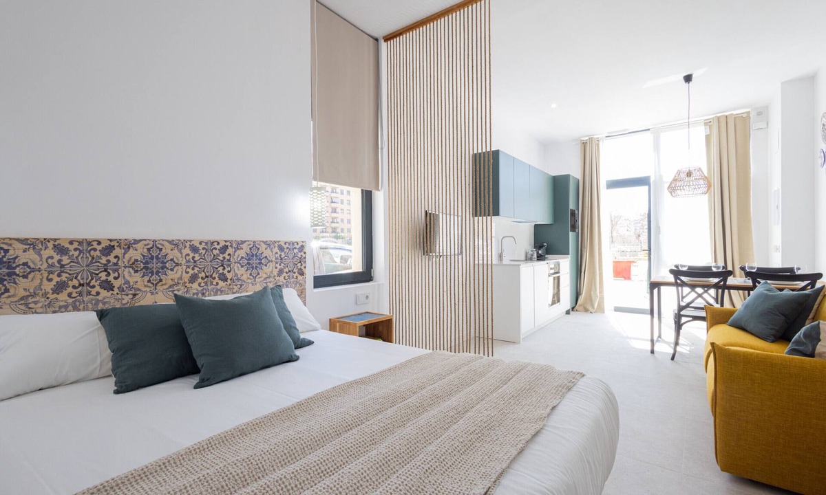 Jesus Apartment | The Sorolla Apartment IV | AC & WiFi | 4 Guests