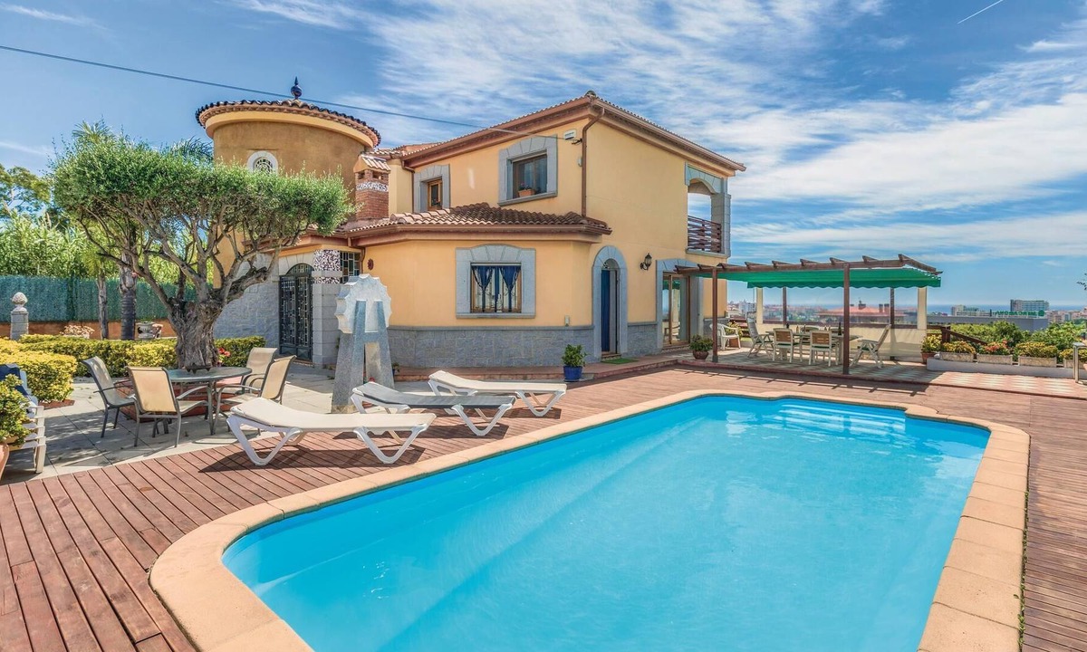 Pineda de Mar House | This luxurious vacation home makes the hearts beat faster.