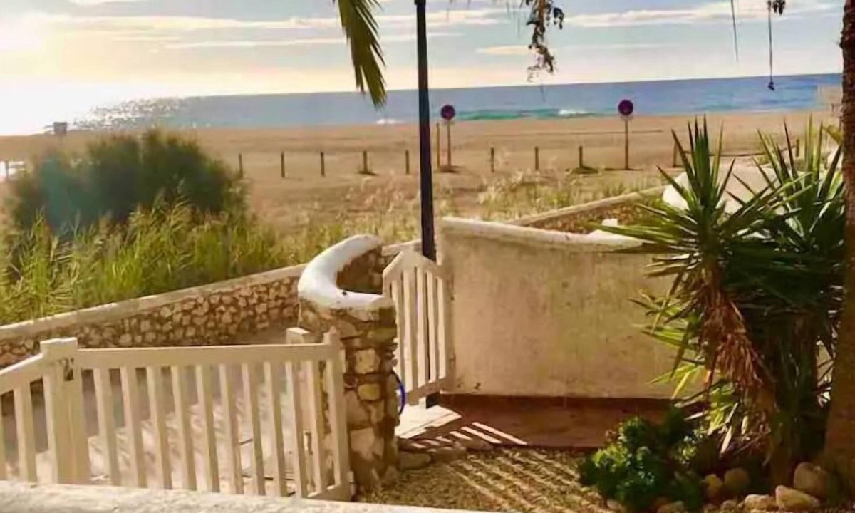 Agua Amarga House | Three bedroom house by the sea