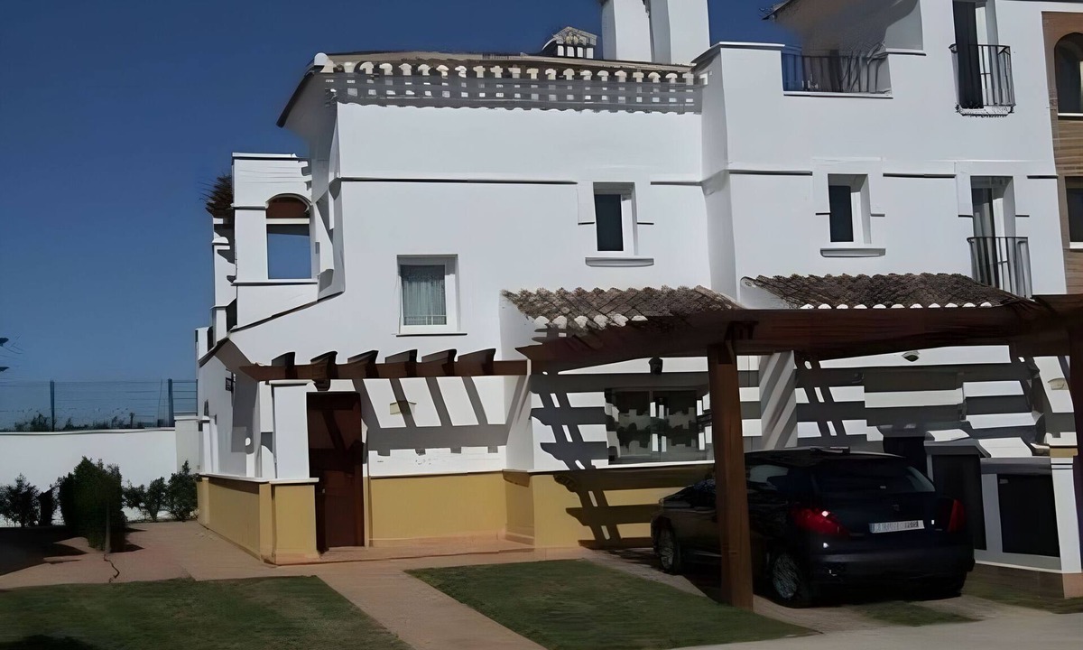 Roldan House | Townhouse With Uninterrupted Views