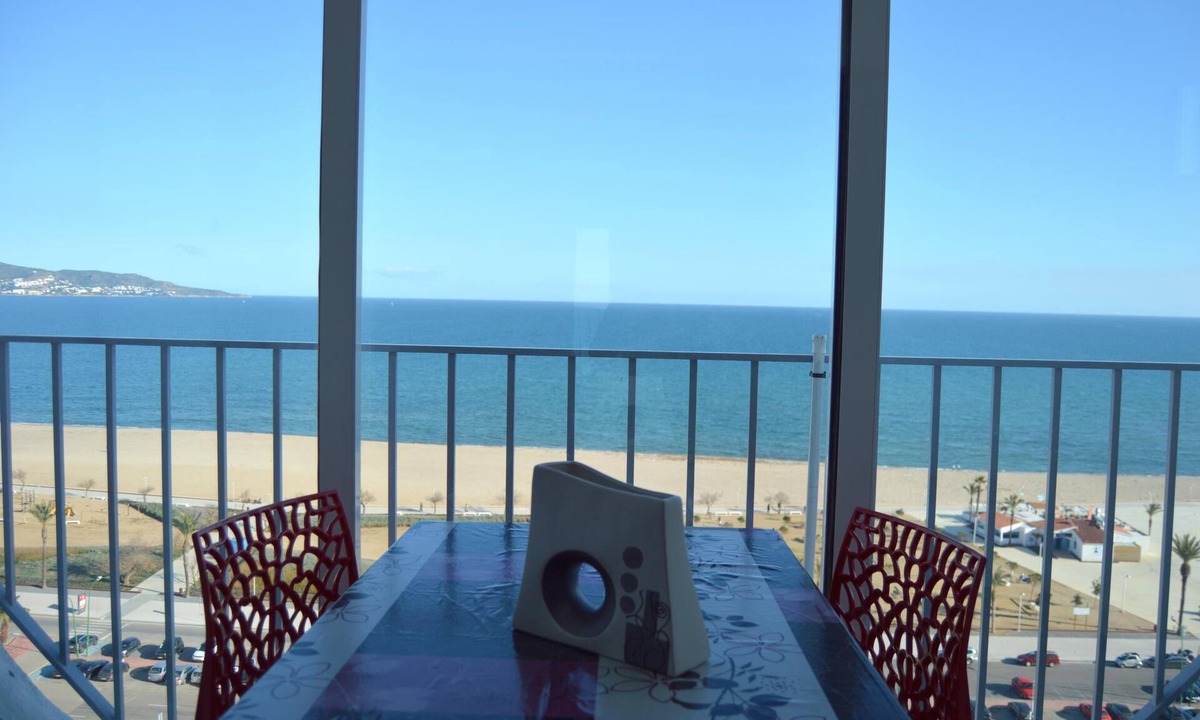Empuriabrava Apartment | Two bedroom apartment with sea views