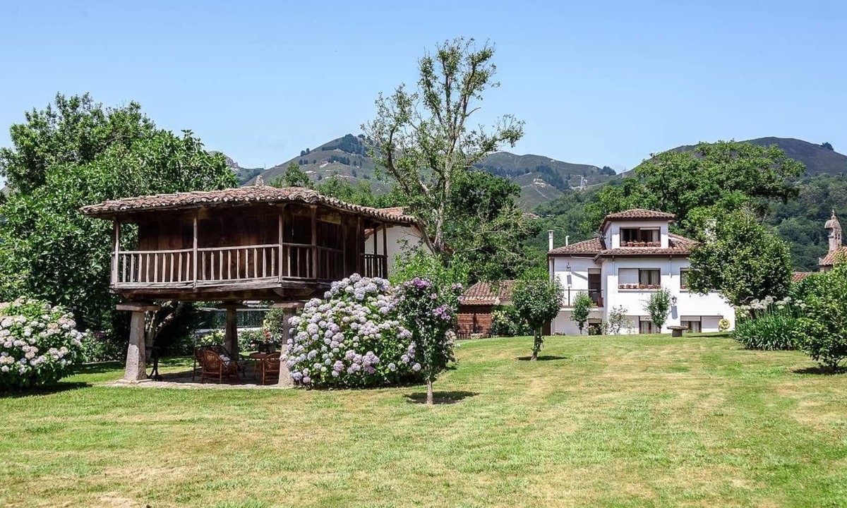 Cangas de Onis House | Typical Asturian house in full nature, but 5 min walk to the center of Cangas