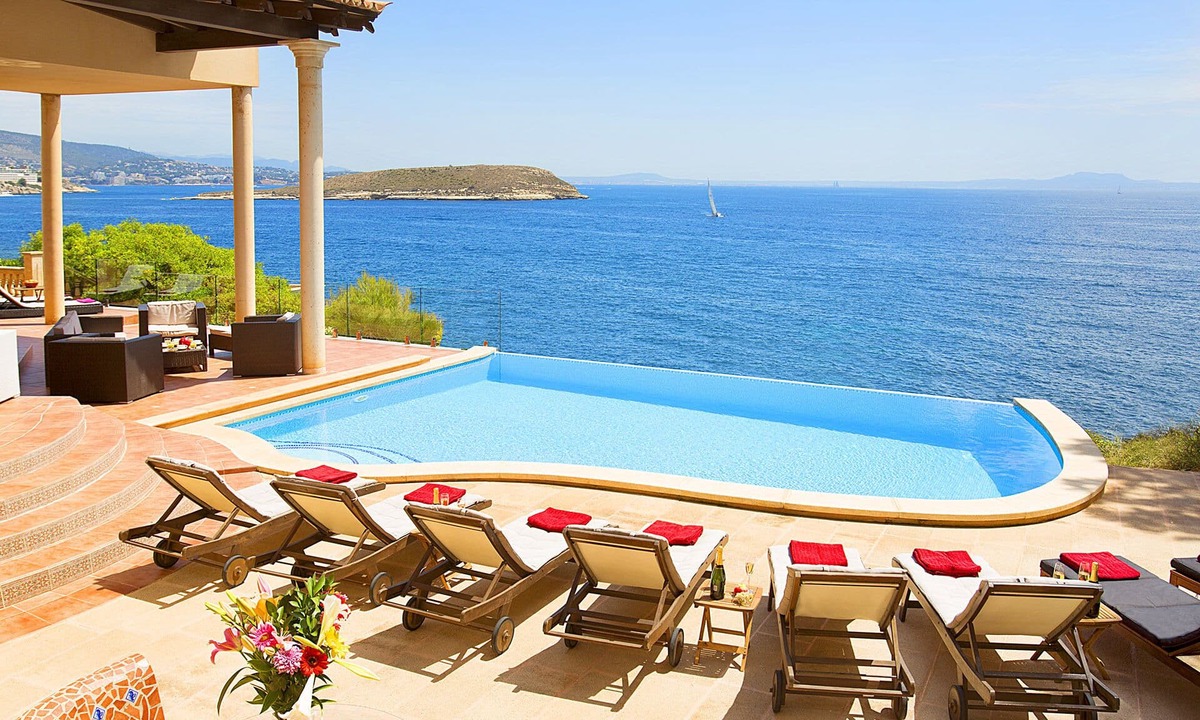 Badia de Palma Villa | Unique Sea Front, Beach 5 mins walk, Large Heated Jacuzzi