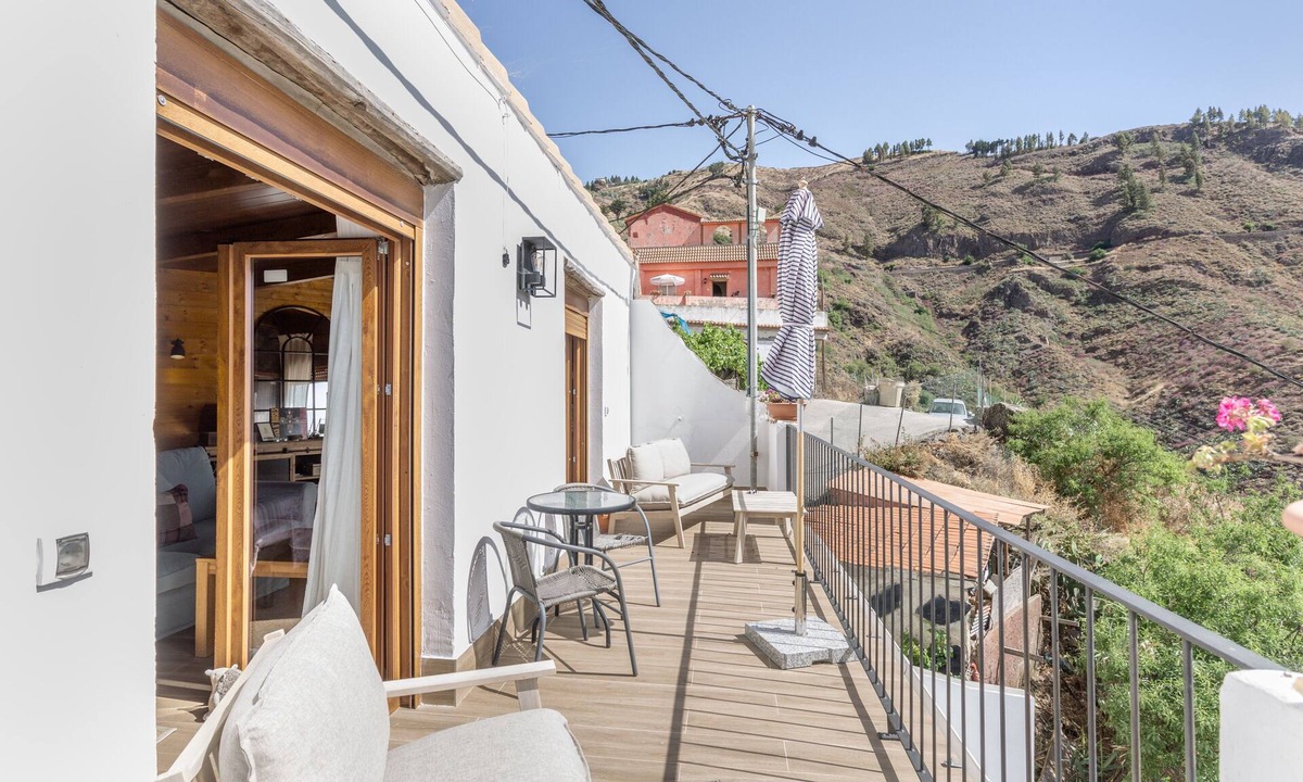 Las Lagunetas Apartment | Vacation 'Ático Fuente Hervera' with Mountain View, Wi-Fi and Air Conditioning