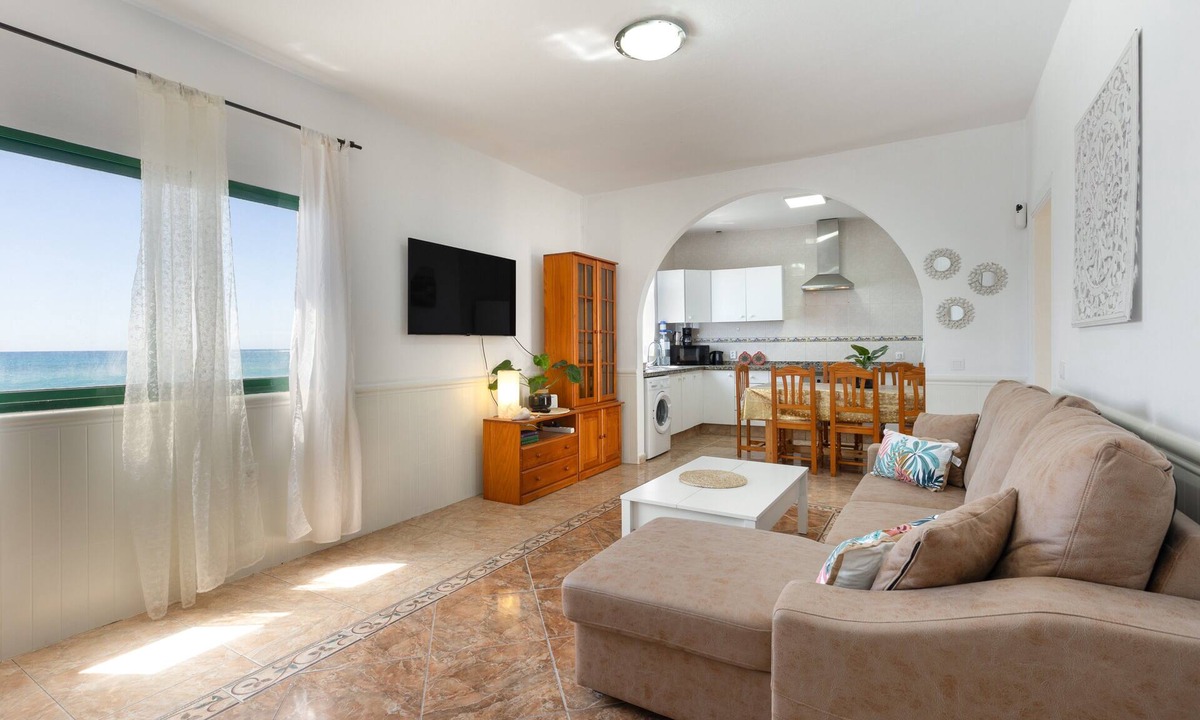 Puerto de la Cruz House | Vacation Home 'Buganvilla' with Sea View and Wi-Fi
