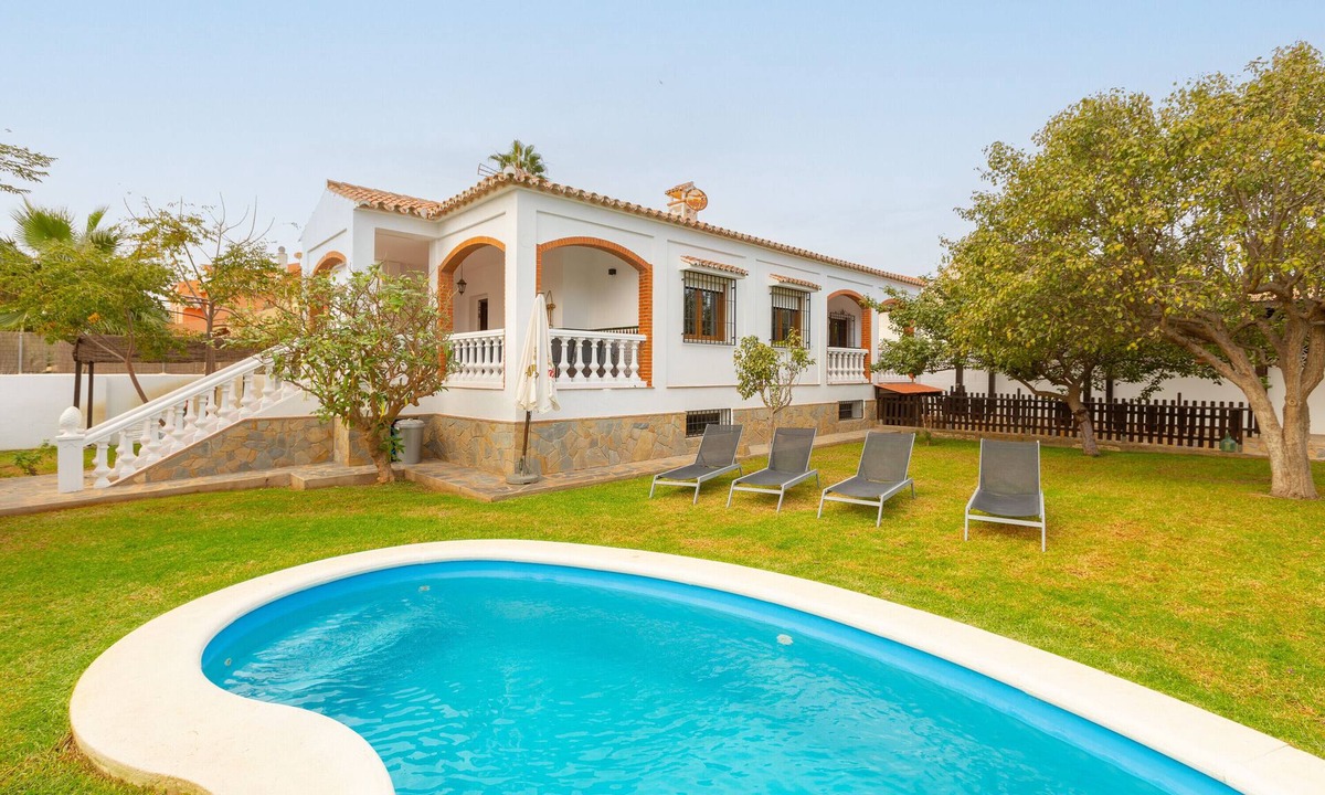 Guadalmar House | Vacation Home "Casa Guadalmar" with Private Pool, Terrace & Wi-Fi