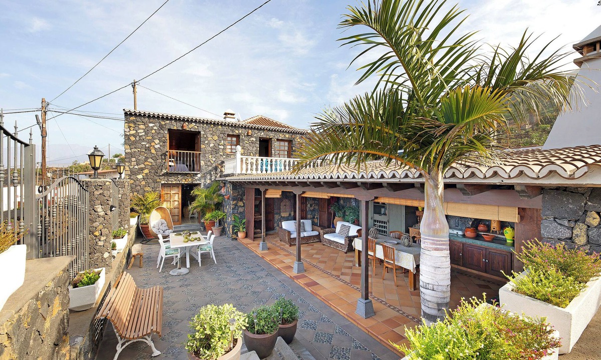 El Paso House | Vacation Home "El Limonero" with Sea View, Private Terrace & Wi-Fi