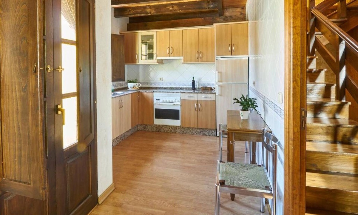 Villanueva de Valdueza House | Vacation Home "El Susurro" with Mountain View, Balcony & Wi-Fi