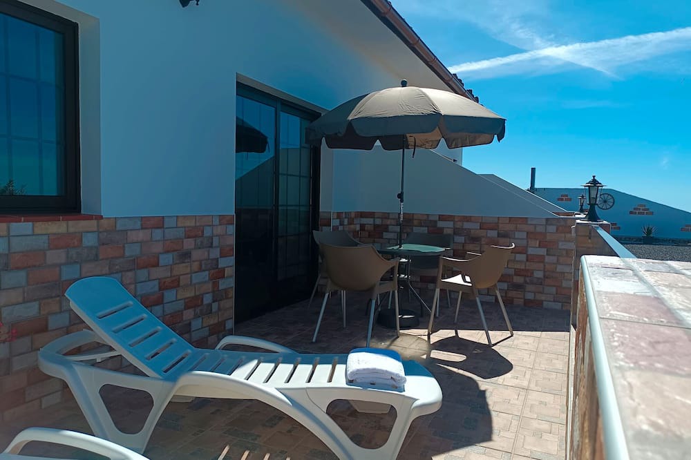 San Miguel de Abona House | Vacation Home 'La Sabina De Manuel2' with Sea View, Private Terrace and Wi-Fi