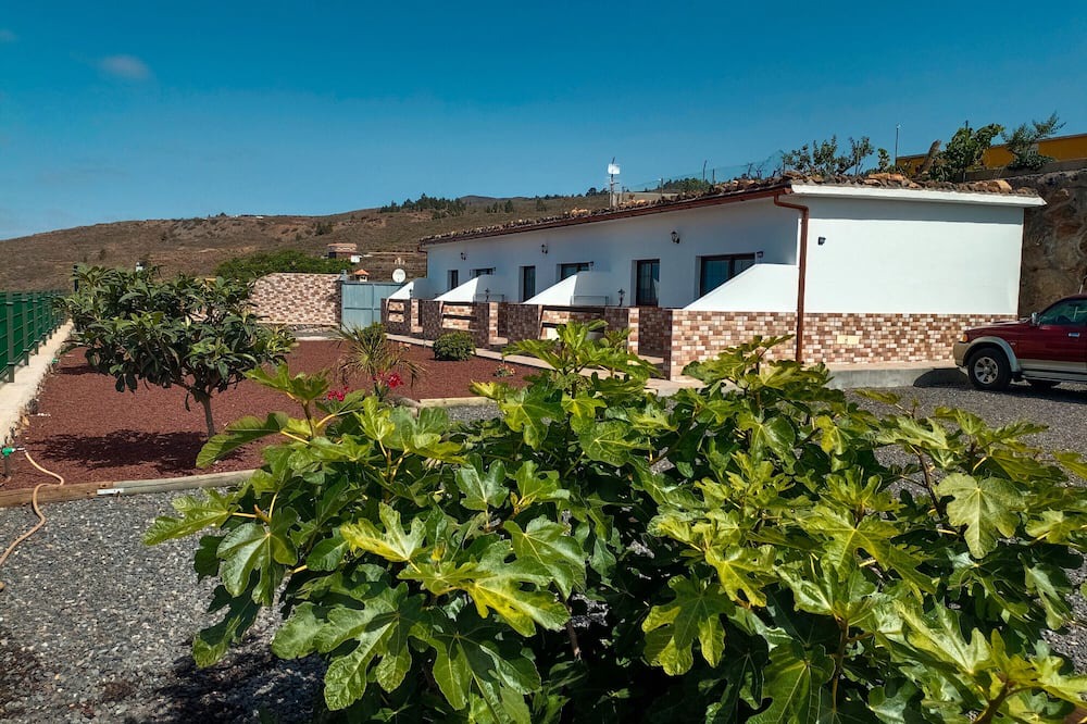 San Miguel de Abona House | Vacation Home 'La Sabina De Manuel' with Sea View, Private Terrace and Wi-Fi