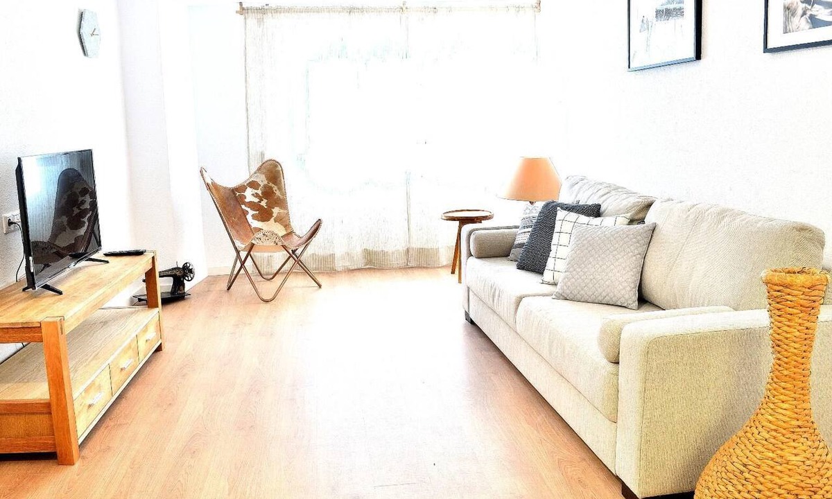Alicante City Centre Apartment | Very sunny terrace in 1 bedroom apartment
