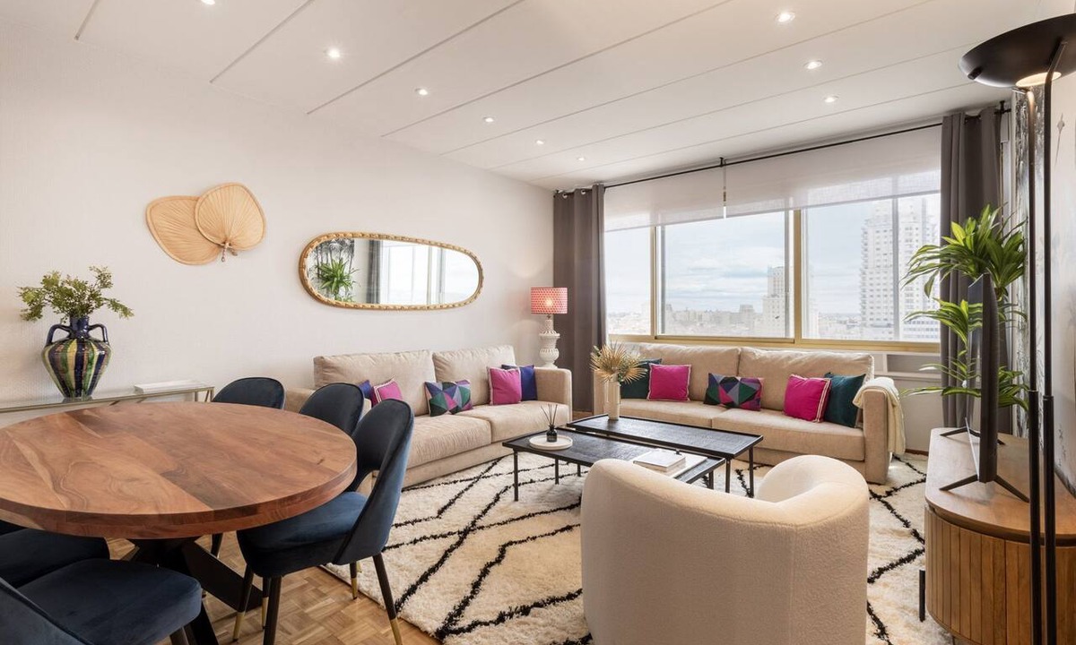 Moncloa - Arguelles Apartment | Vibrant 2-Bed Apartment for 4 in Madrid