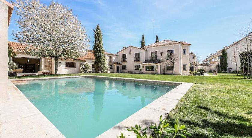 Avila Villa | Villa ∙ 6 bedrooms ∙ 12 guests