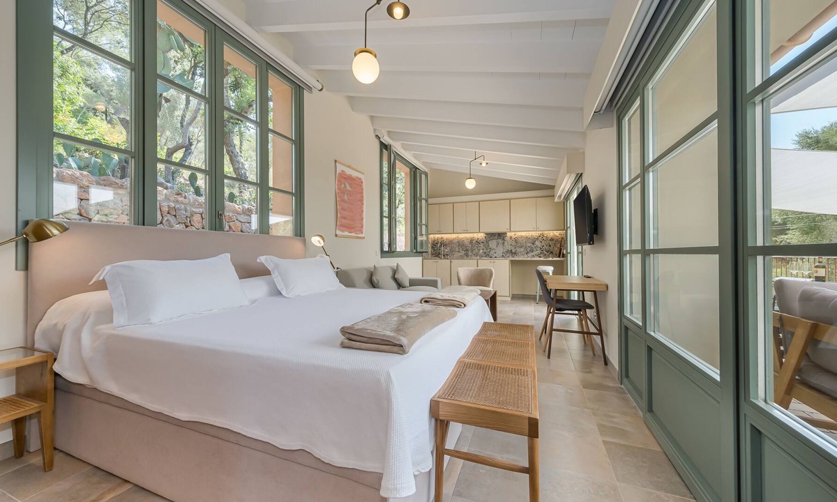 Esporles House | Villa #8- Life in middle of a vineyard, with a 600 Mb WIFI. Made for Nomads.