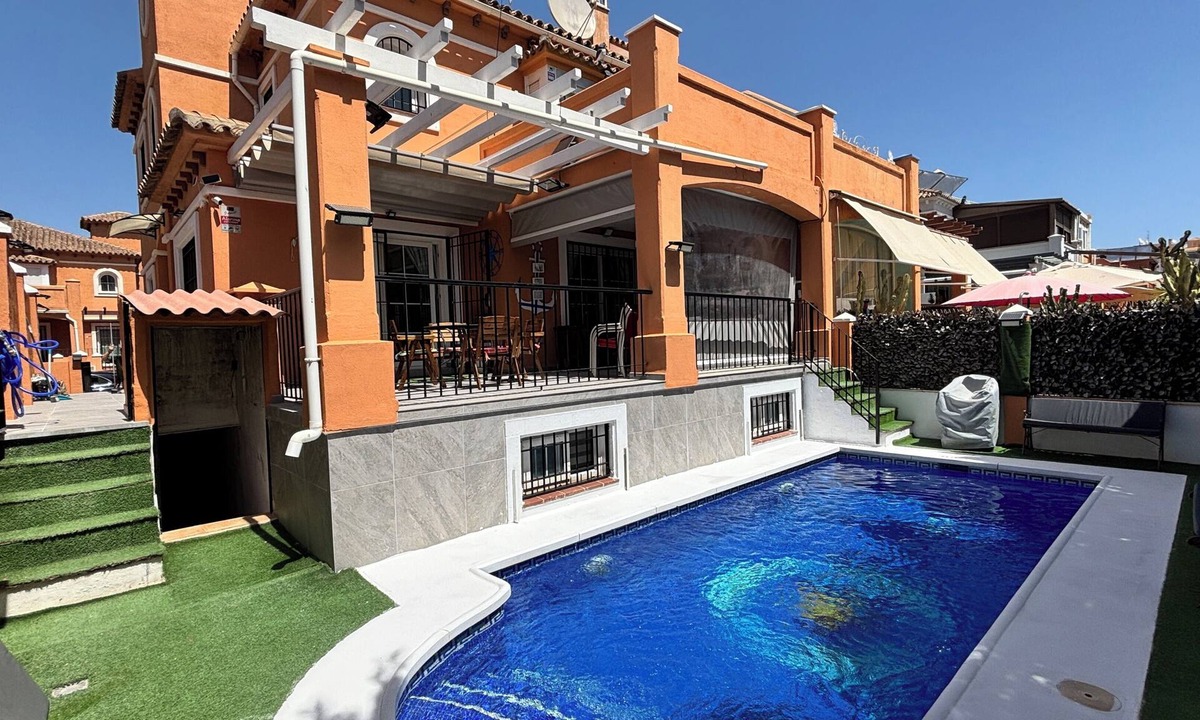 Torremolinos House | "Villa Ana" Semi-detached House in Playamar-Los Alamos Torremolinos with private Pool