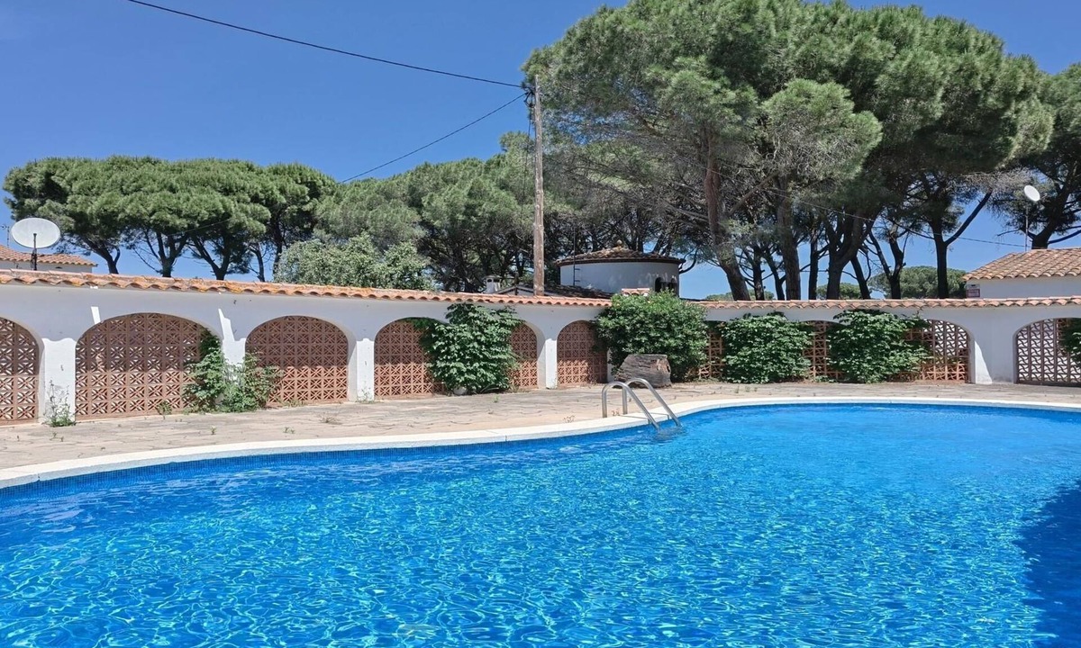 L'Escala Villa | Villa Arc by Vacay L’Escala | Communal swimming pool