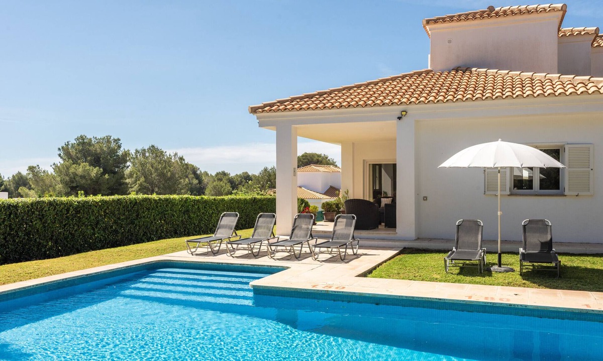 Coves Noves Villa | Villa Arual by Escape Home