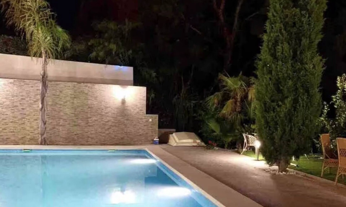 Coveta Fuma Villa | Villa Baraka, Charming little pink house