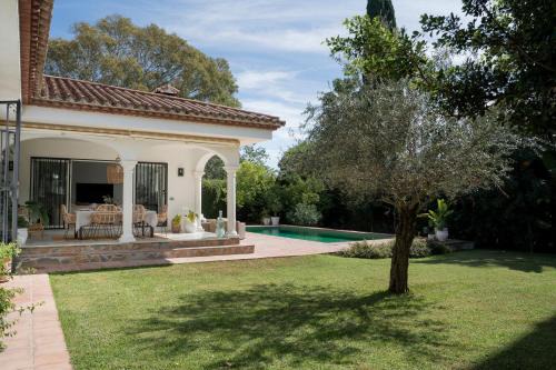 El Paraiso House | Villa Bianca Elegant 4BR Beachside Villa Near Golf, Restaurants & Puerto Banús