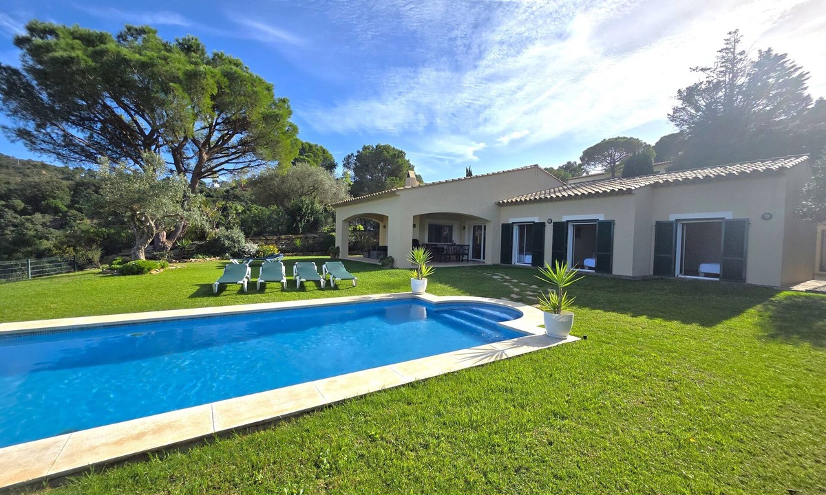 Sa Riera Villa | Villa 'Brun' with Sea View, Private Pool and Wi-Fi