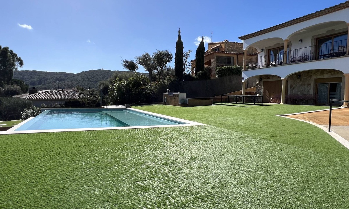 Calonge House | Villa Cabañas with infinity pool, gardens and barbecue in Calonge, Costa Brava