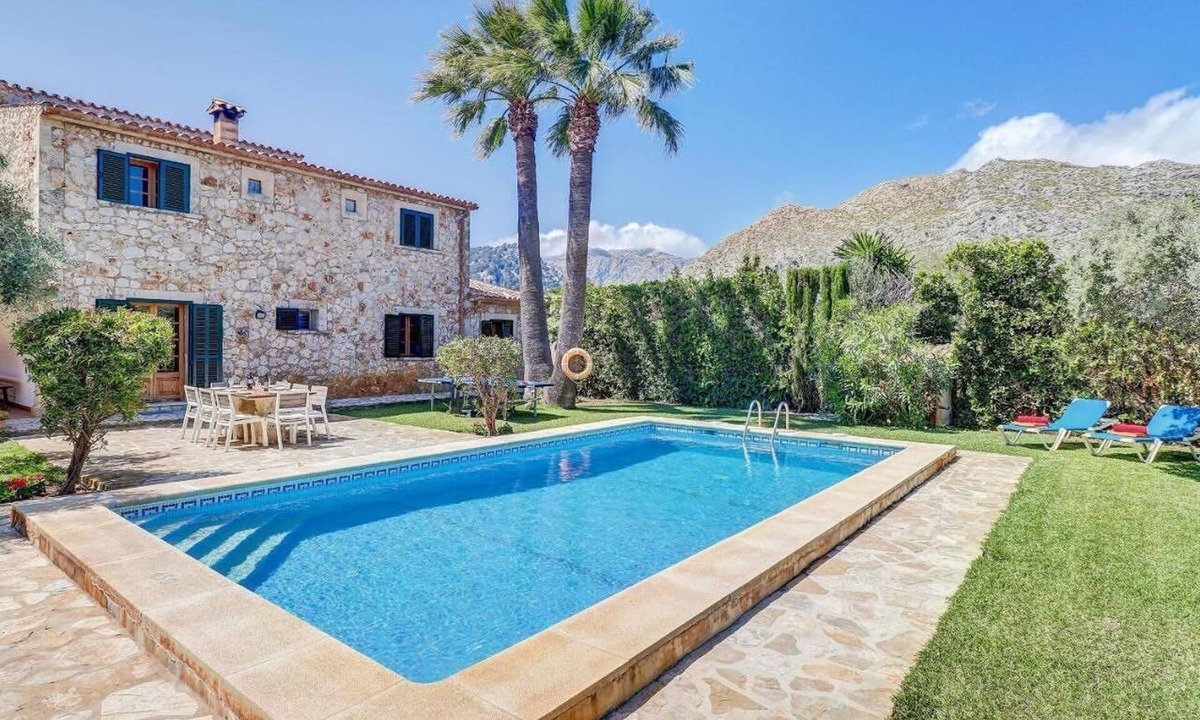 Pollensa Villa | Villa 'Can Joan' with Mountain View, Wi-Fi and Air Conditioning