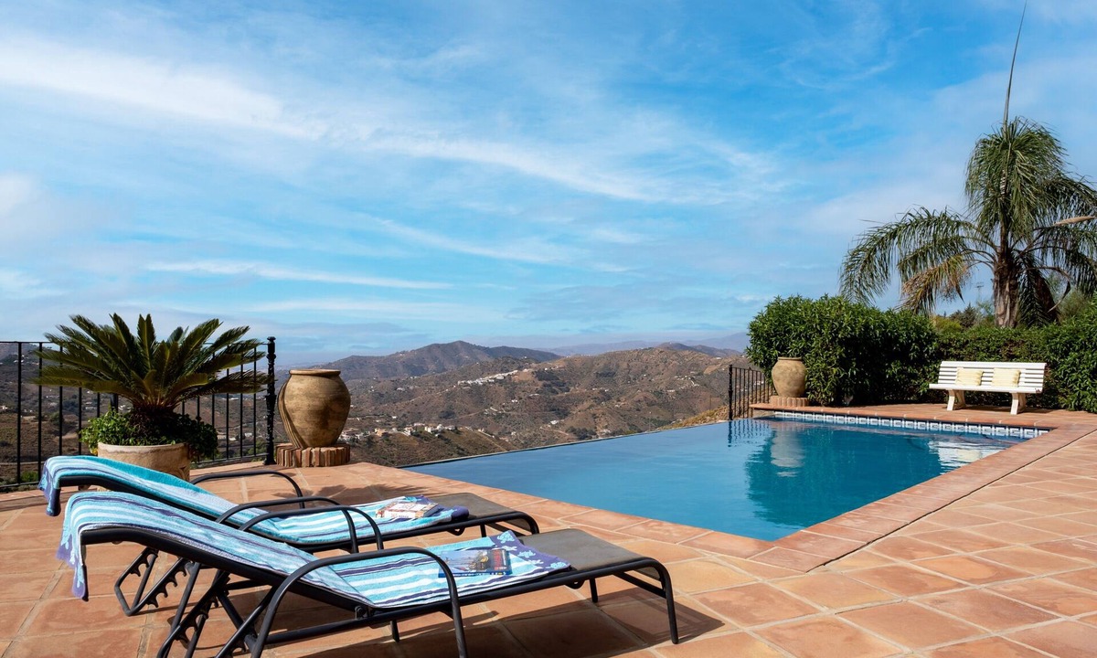Competa Villa | Villa 'Casa La Mirada' with Sea View, Pool & Wi-Fi