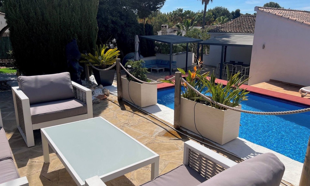Pinar del Advocat Ski Chalet | VILLA CHIC | Private pool | close to town and beach (1,5 km. aprox.)
