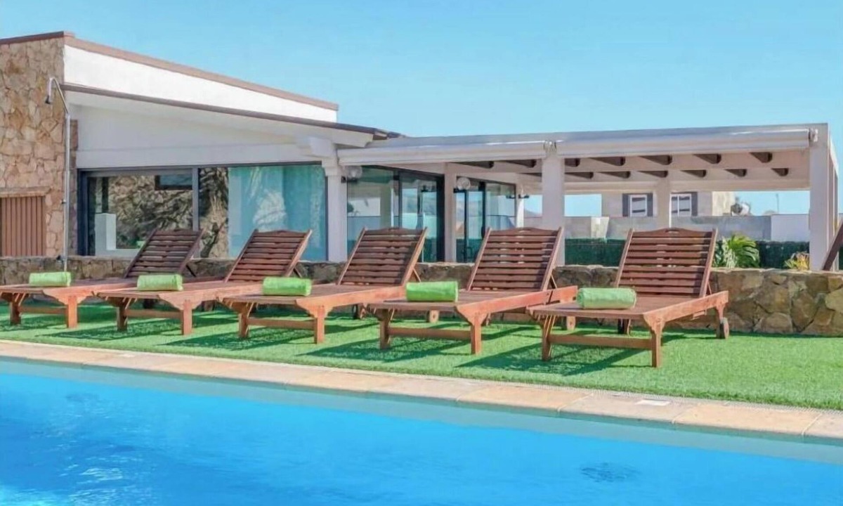 Triquivijate Villa | "VILLA COBAS", PRIVATE POOL