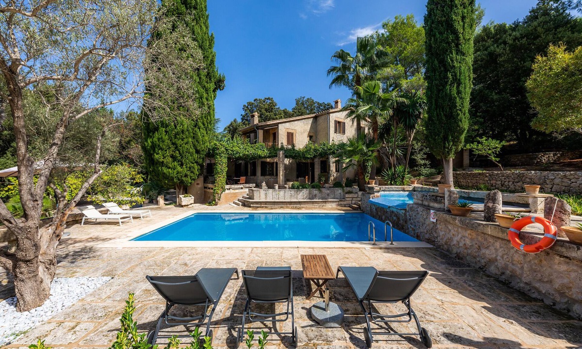 Pollensa Villa | Villa 'Es Garrovera' with Mountain View, Pool & Wi-Fi