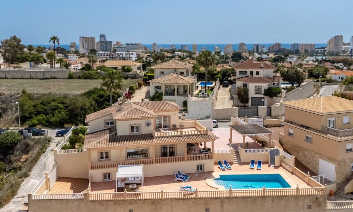 Calpe Villa | Villa for rent in Calpe BELLISSIMA 14 pax and private pool