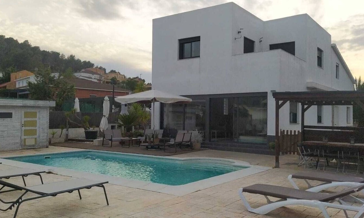 Canyelles Villa | Villa Franz Complete house, near Sitges, with swimming pool and guest house
