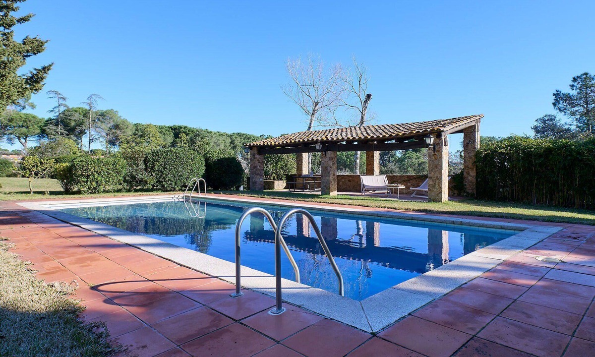 Mont-Ras Villa | Villa Gerunda with pool - My Rental Homes