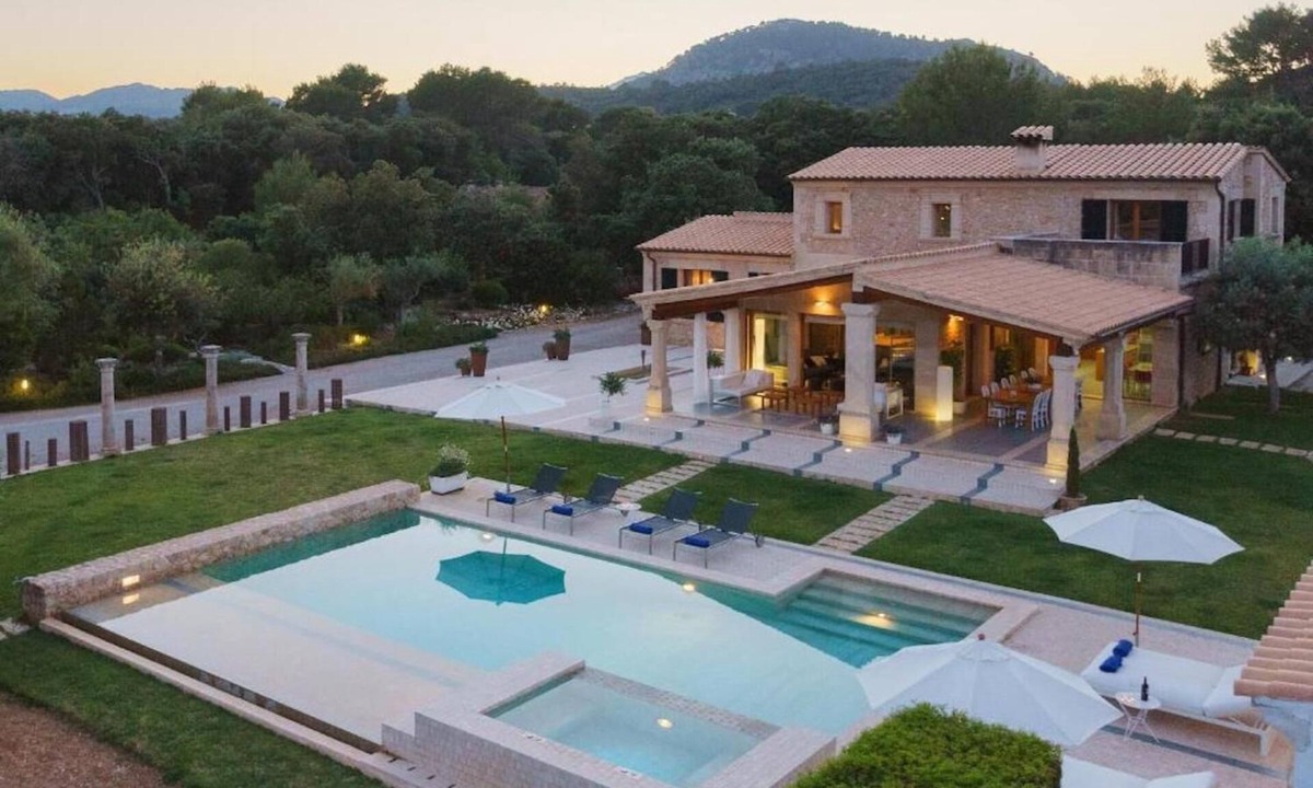 Pollensa Villa | Villa Golf Marina close to the Beach with Mountain View, Pool, Garden, A/C & Wi-Fi