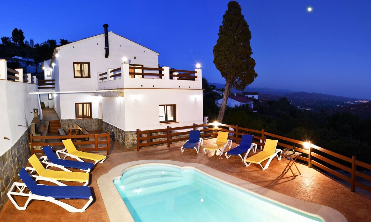 Comares Villa | Villa La Noria, 15 Pers, Pool, view of the ocean and the Andalusian mountains