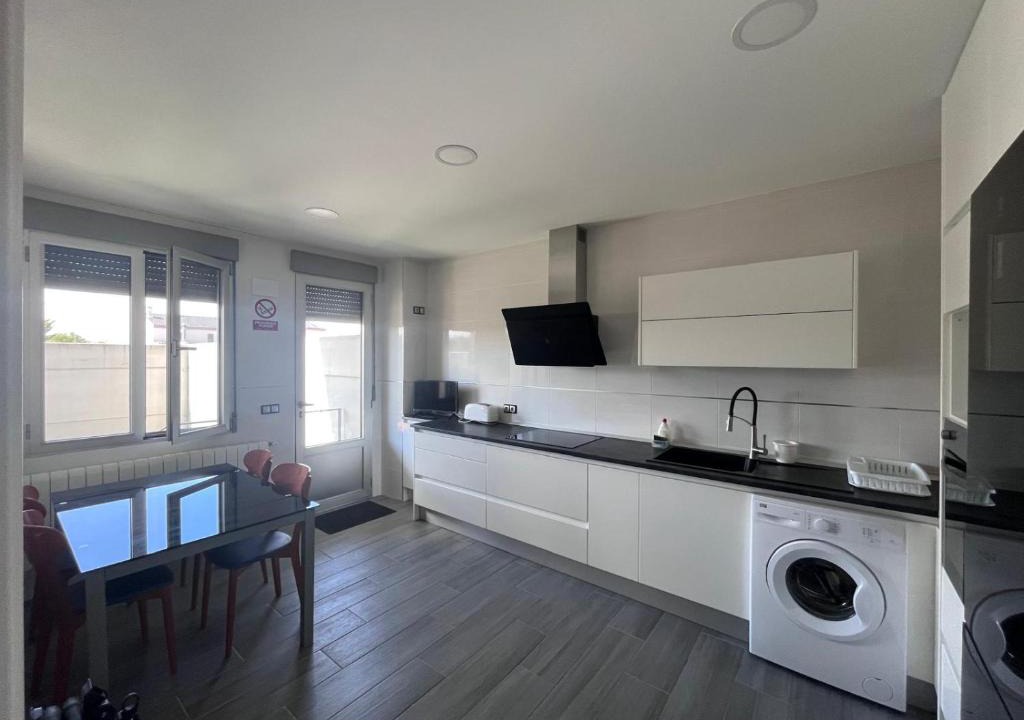 Madrigueras House | Villa Luz TERRAZA-SOLARIUM DE 100 m2, BARBACOA Y PISCINA