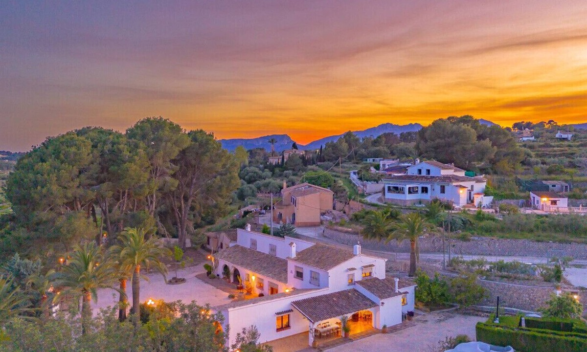 Canor Villa | Villa Más Blanc - PlusHolidays