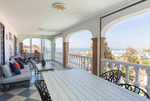 Caleta de Velez Ski Chalet | Villa María con Piscina playa y vistas