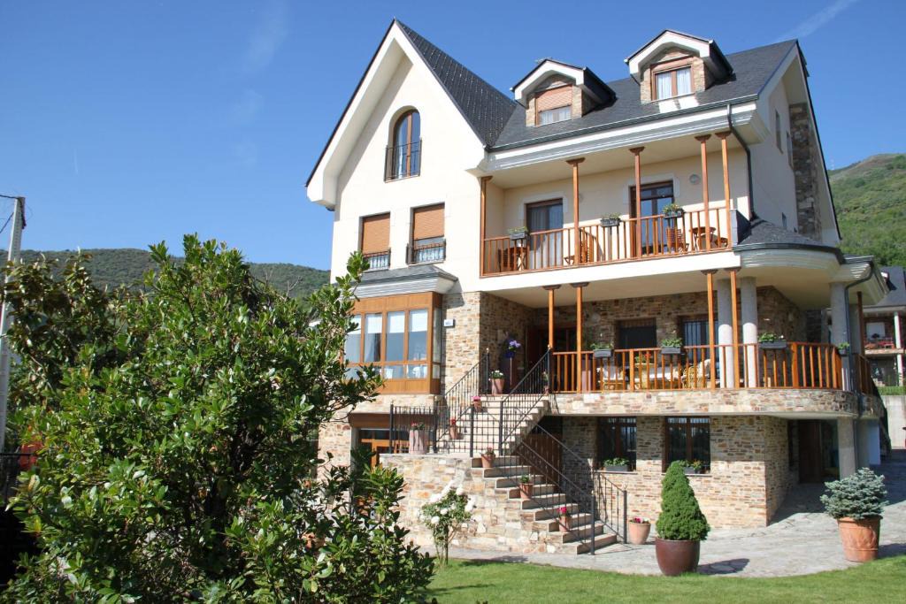 Corullon Hotel | Villa Mencia